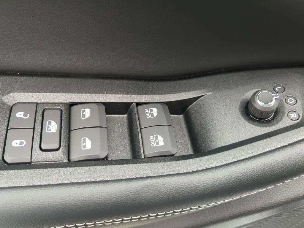 New 2026 Jeep Grand Cherokee Altitude image 9