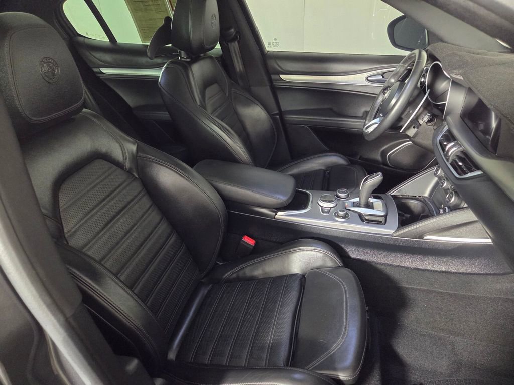 Used 2023 Alfa Romeo Stelvio Veloce AWD/4WD image 32
