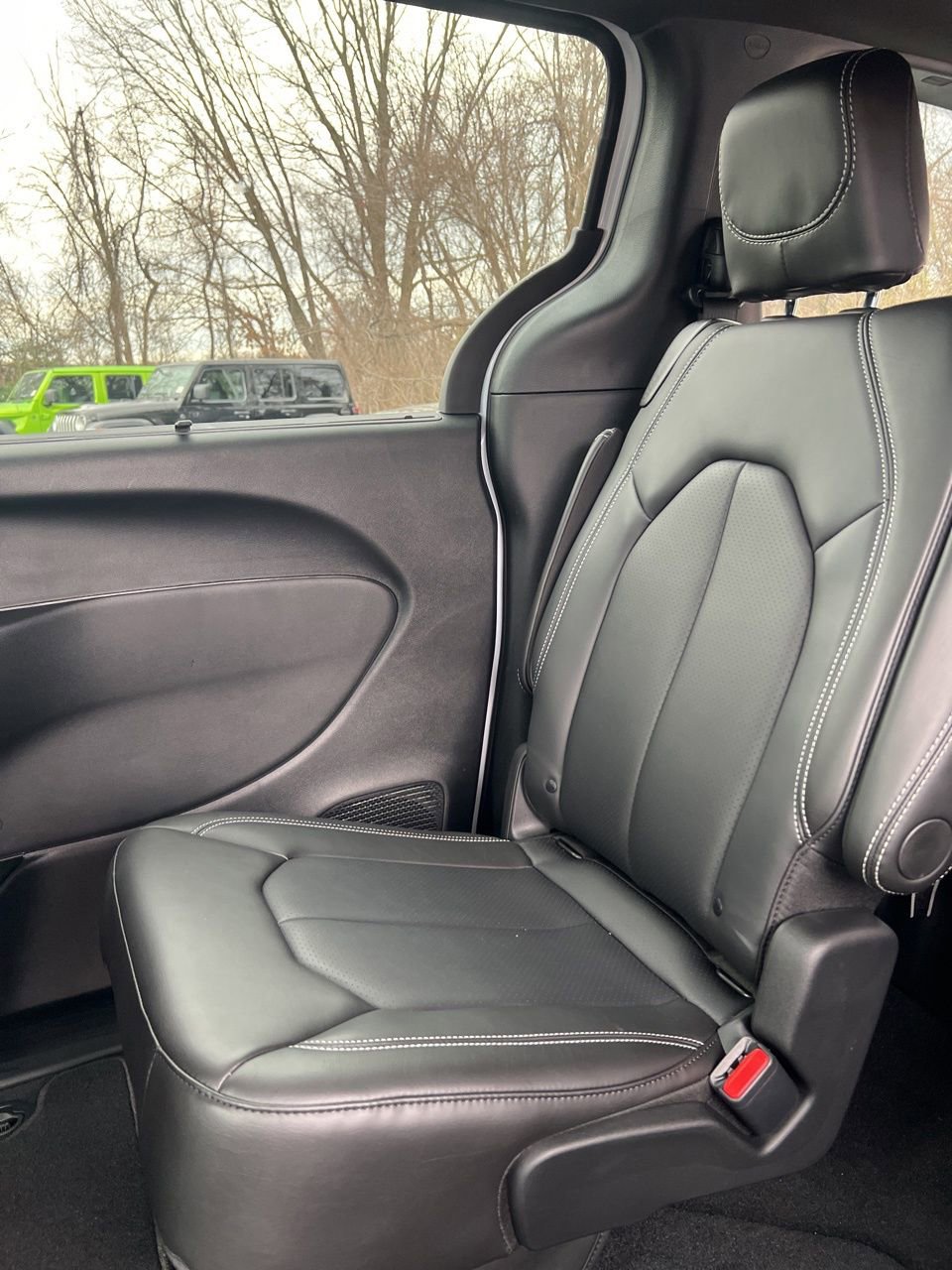 New 2026 Chrysler Pacifica Select w/ S Appearance Package image 10