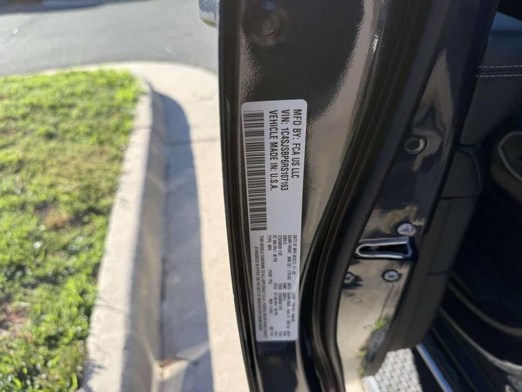 Certified 2024 Jeep Wagoneer L Series II w/ Flexible Seating Group AWD/4WD image 34