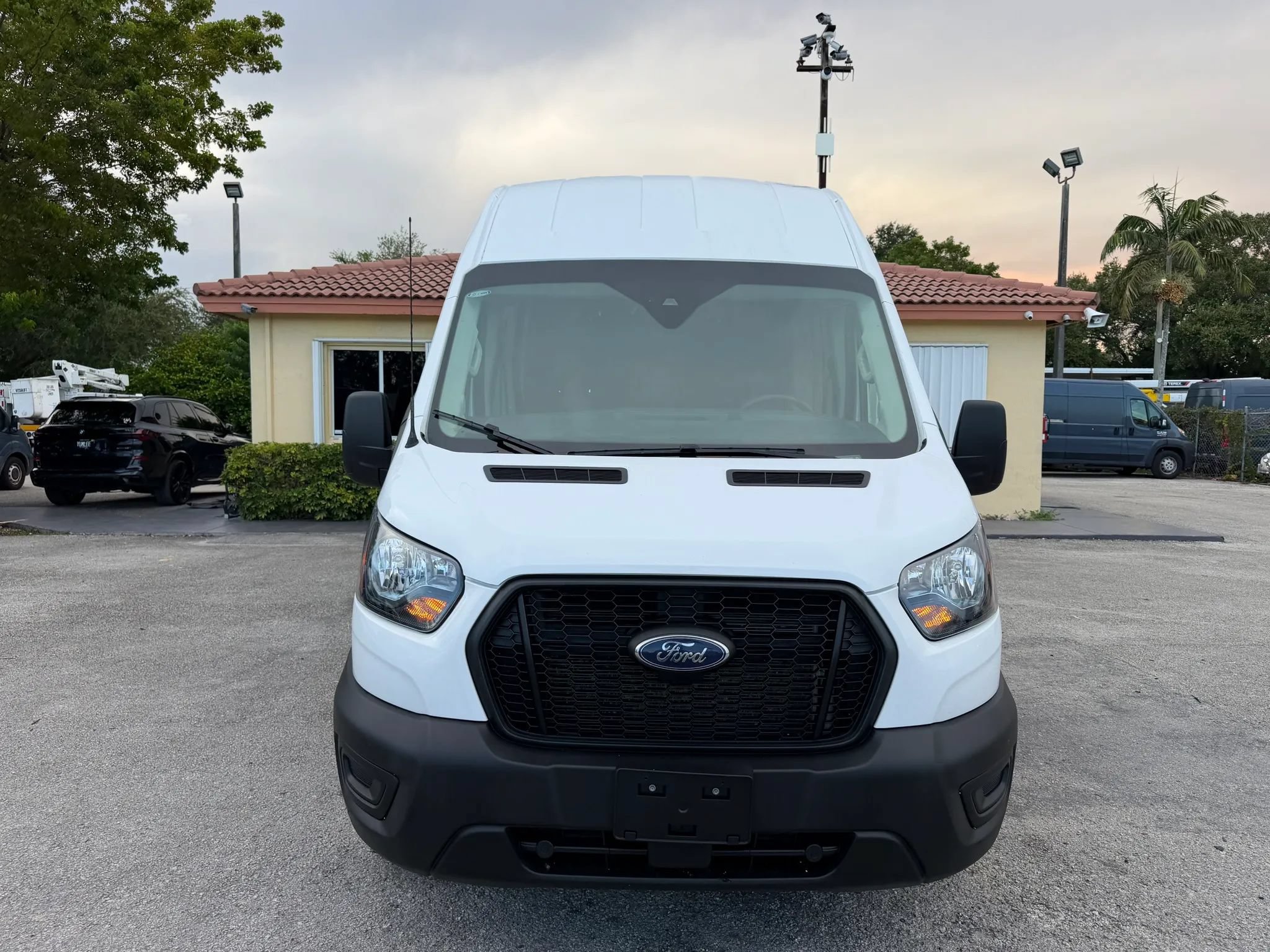 Used 2025 Ford Transit 250 148 High Roof Extended RWD image 10