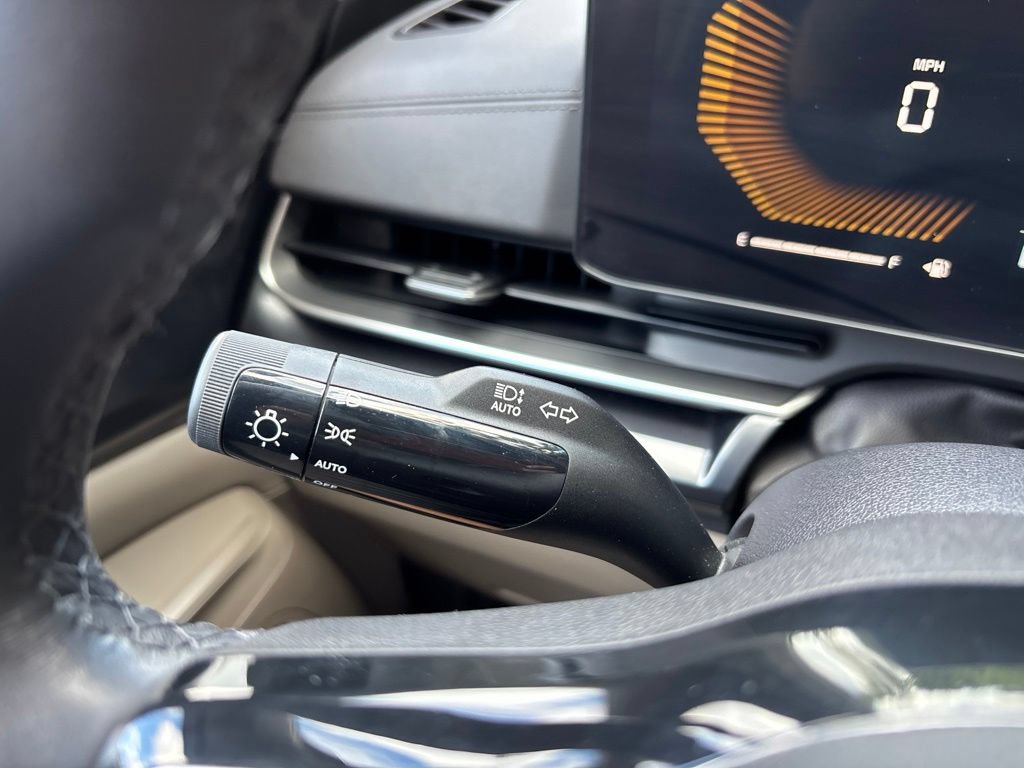 Used 2025 Kia Carnival FWD image 27
