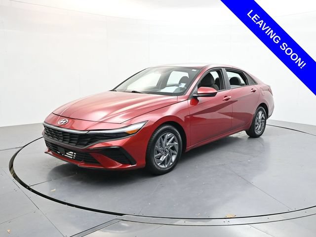 Used 2024 Hyundai Elantra SEL FWD image 3