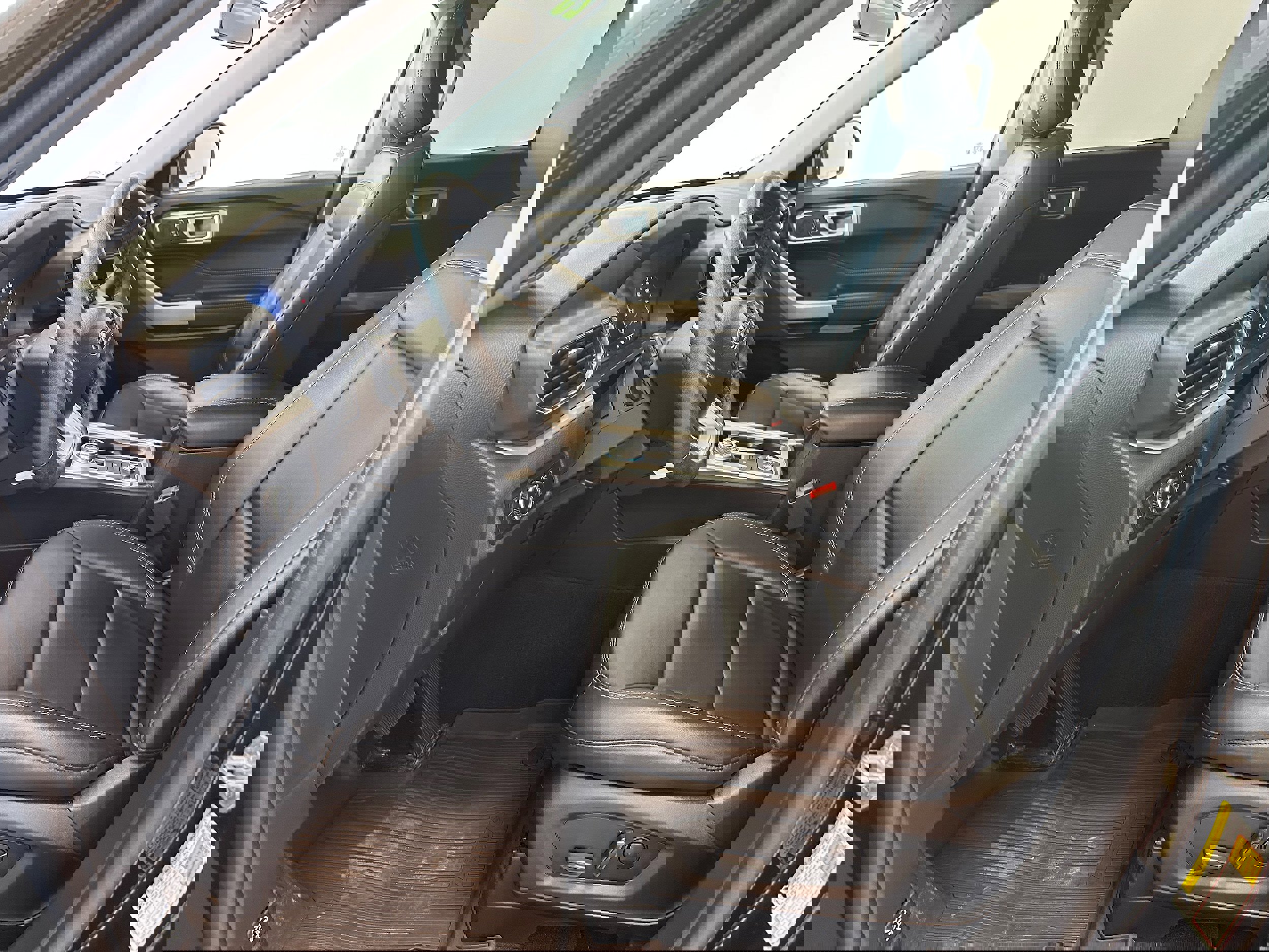 Used 2023 Ford Explorer XLT w/ Equipment Group 202A image 11