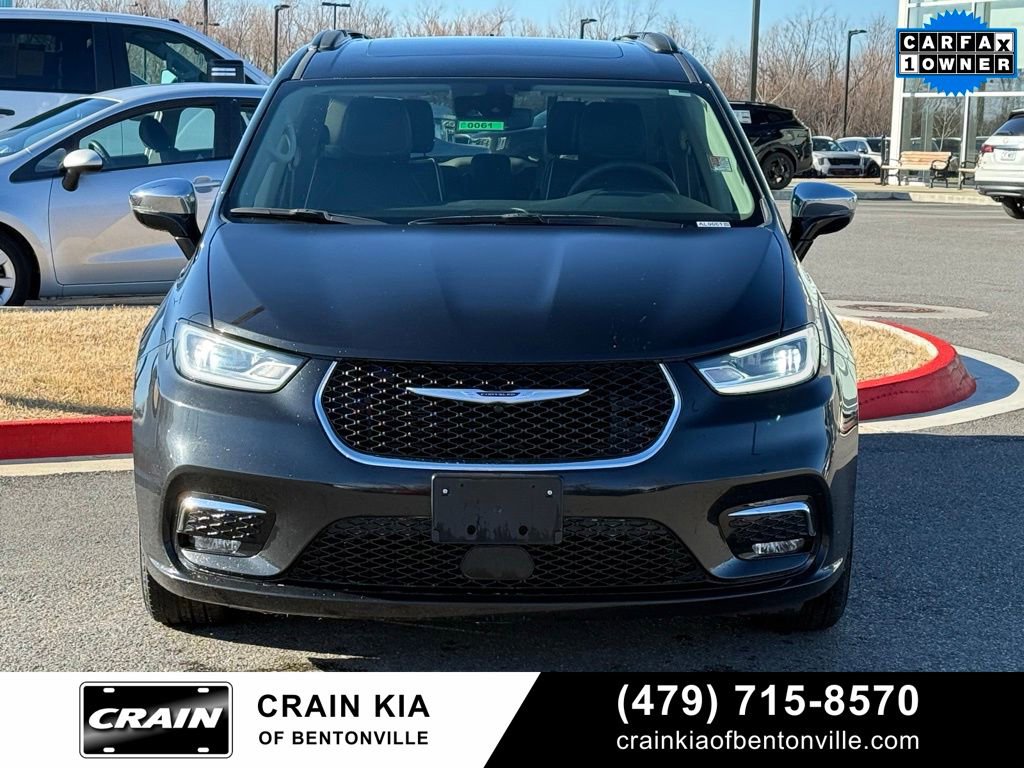 Used 2023 Chrysler Pacifica Limited image 2