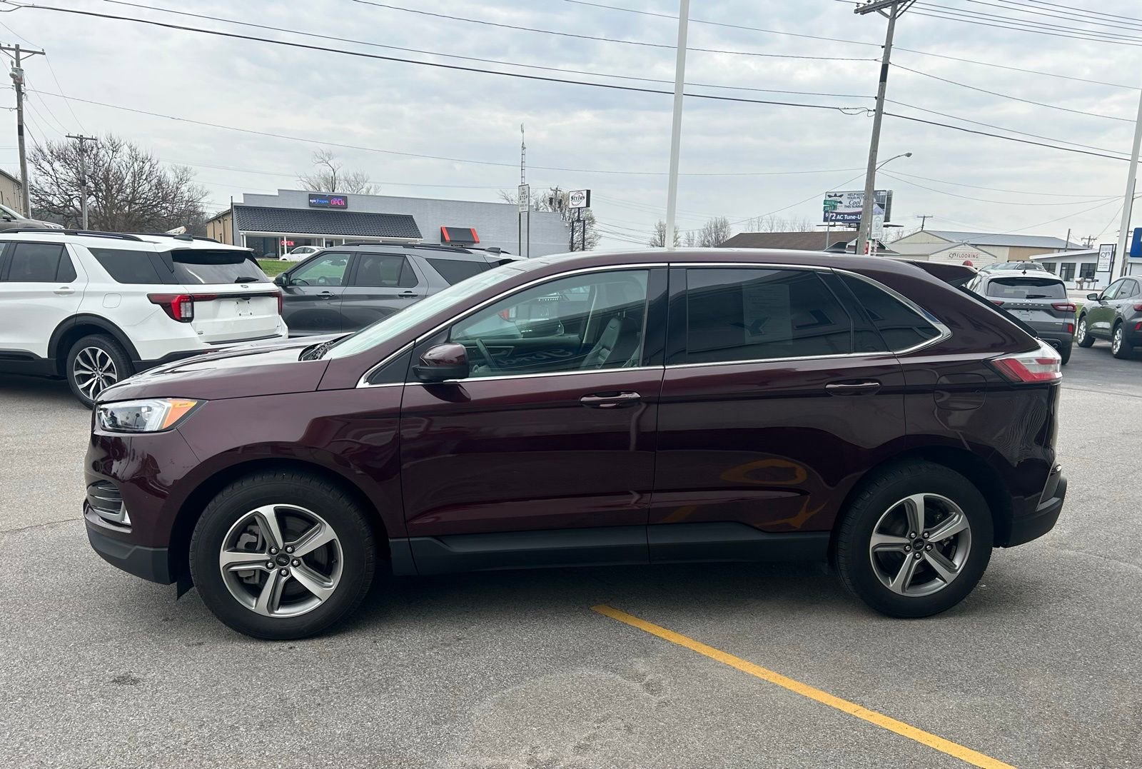 Used 2024 Ford Edge SEL w/ Convenience Package image 4