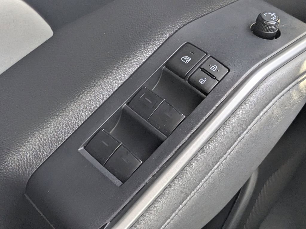 Used 2023 Toyota Highlander XLE image 23