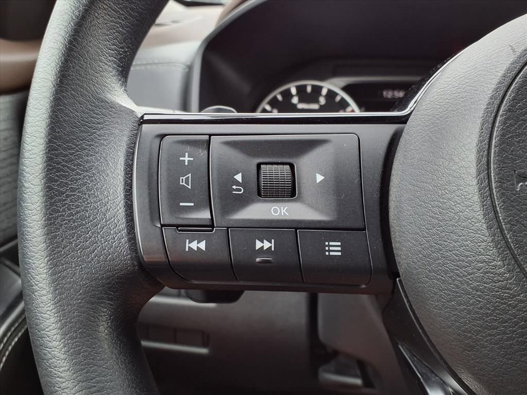 Used 2021 Nissan Rogue SV image 14