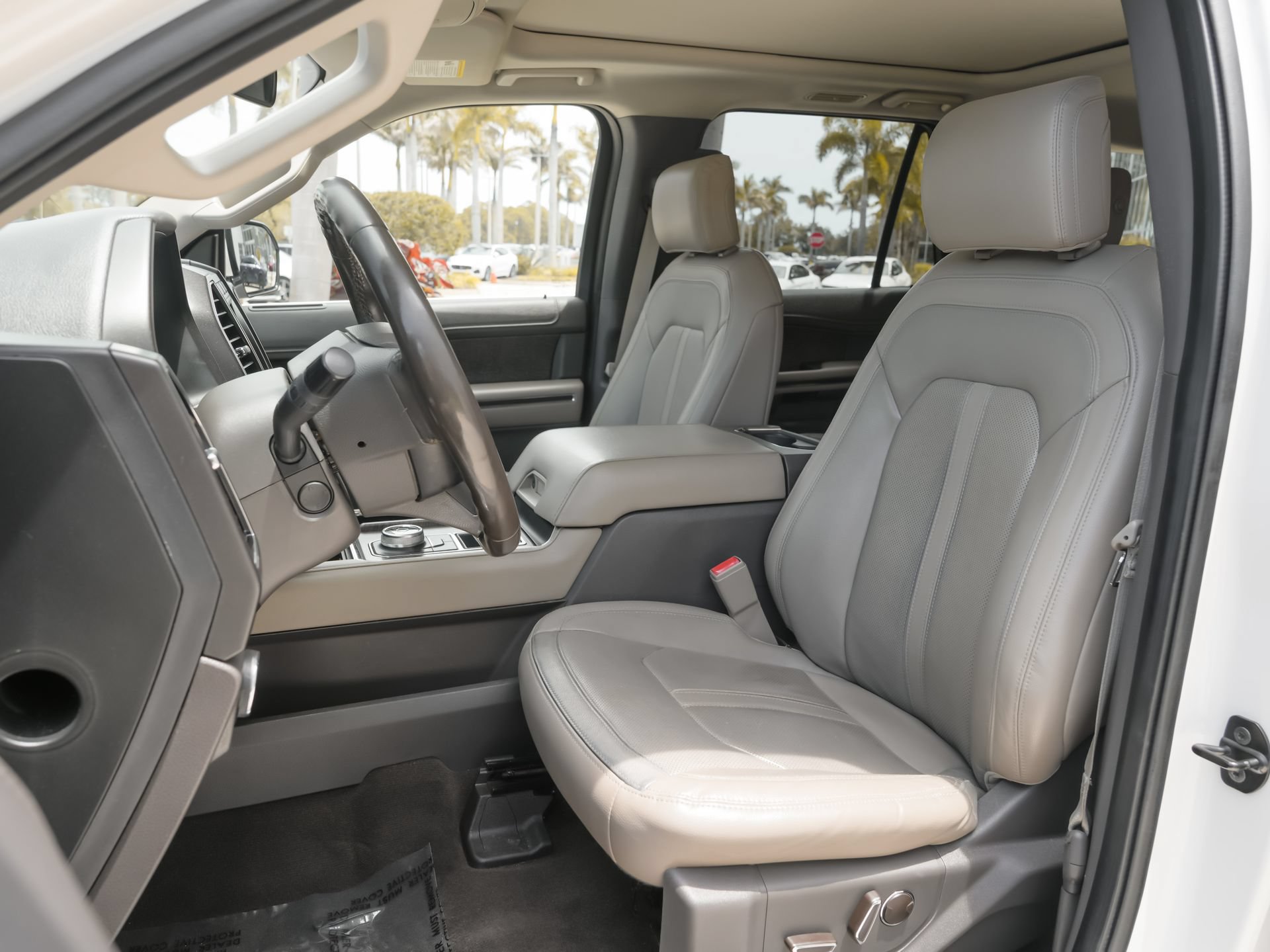 Used 2019 Ford Expedition Limited w/ Equipment Group 301A RWD image 8