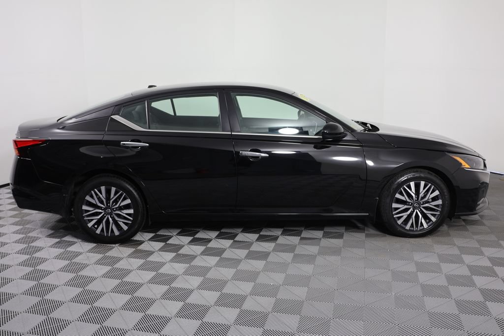 Used 2023 Nissan Altima 2.5 SV FWD image 9