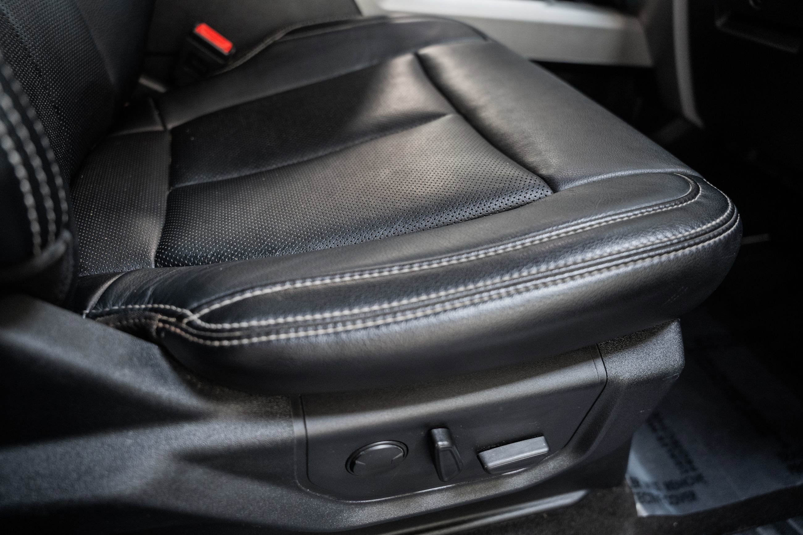 Certified 2019 Ford F150 Lariat w/ Equipment Group 502A Luxury image 44