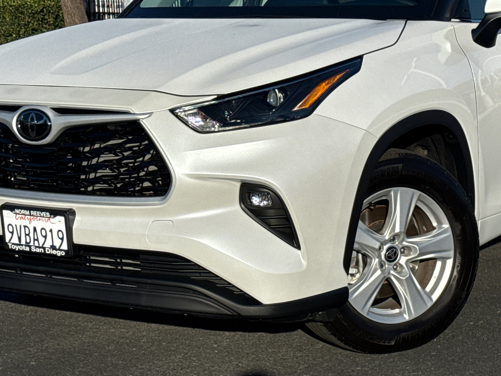 Certified 2025 Toyota Highlander LE image 3