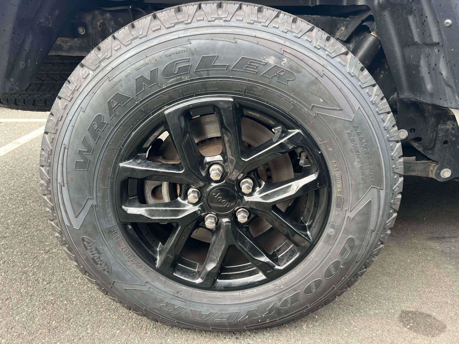 Used 2023 Jeep Gladiator Sport AWD/4WD image 4