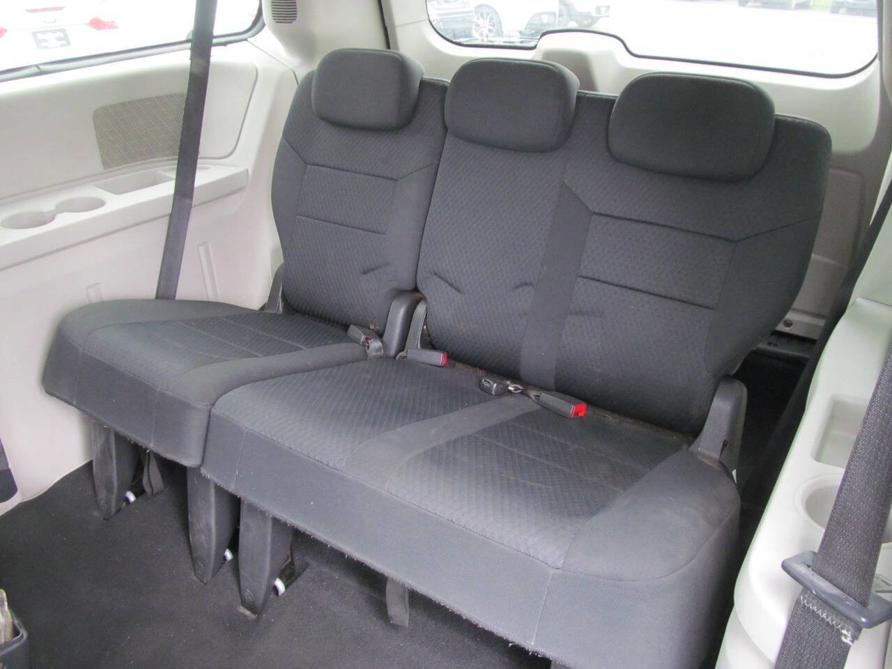 Used 2010 Dodge Grand Caravan SXT FWD image 14