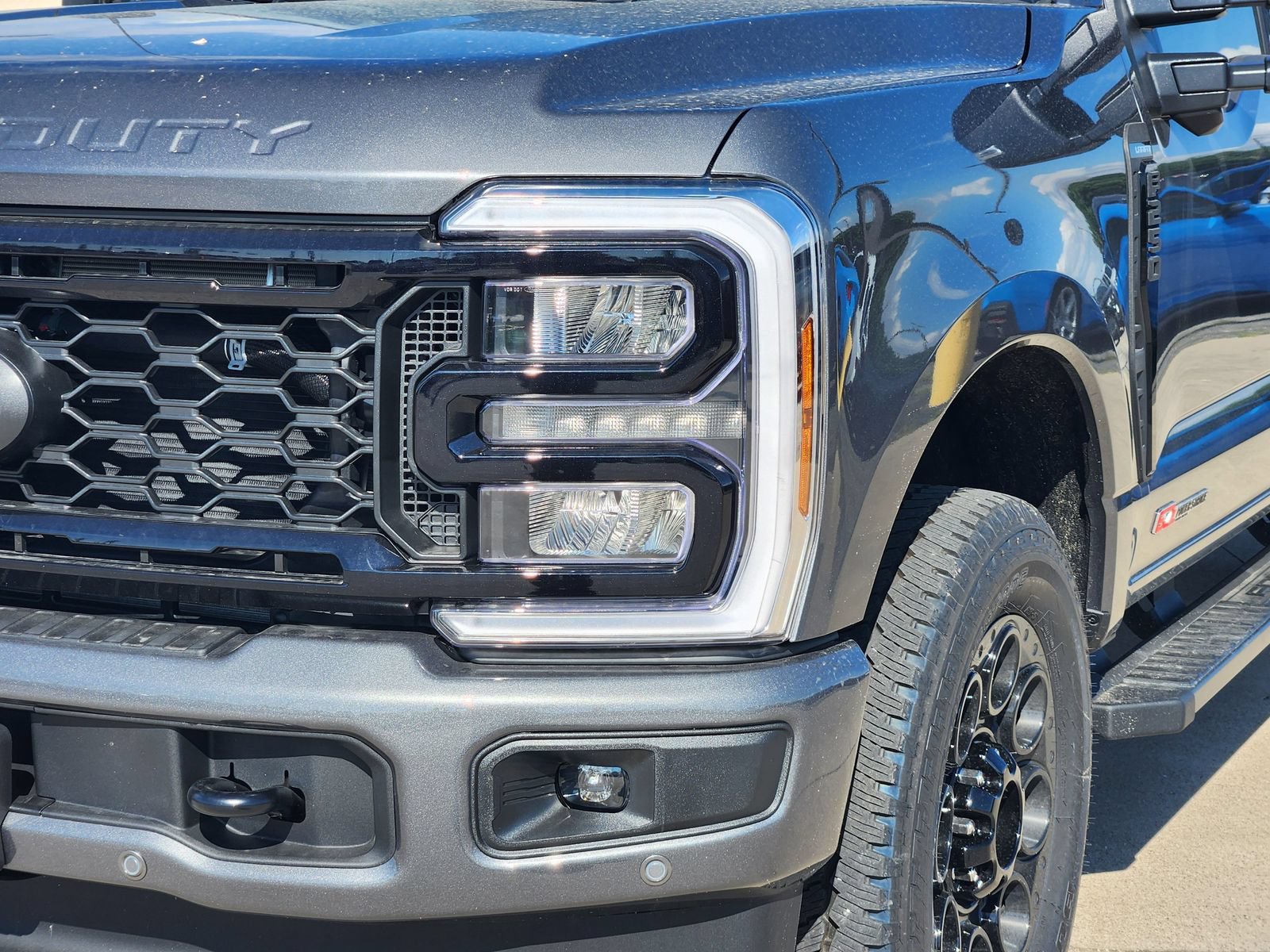 New 2026 Ford F250 Lariat w/ Black Appearance Package AWD/4WD image 10