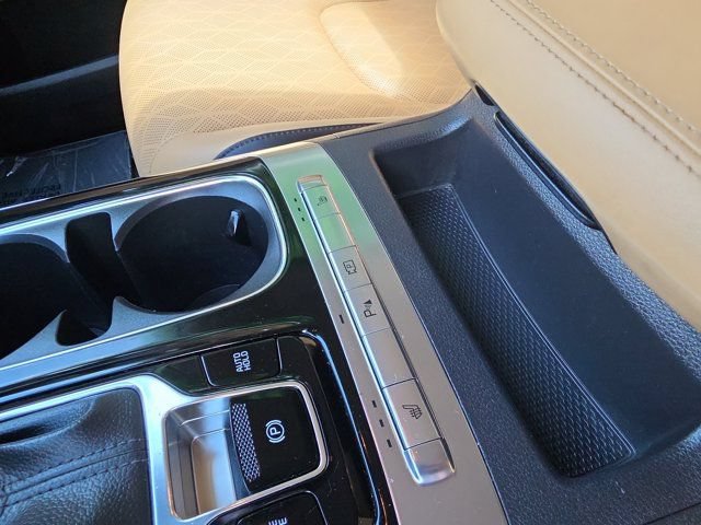 Used 2024 Kia Carnival EX FWD image 23