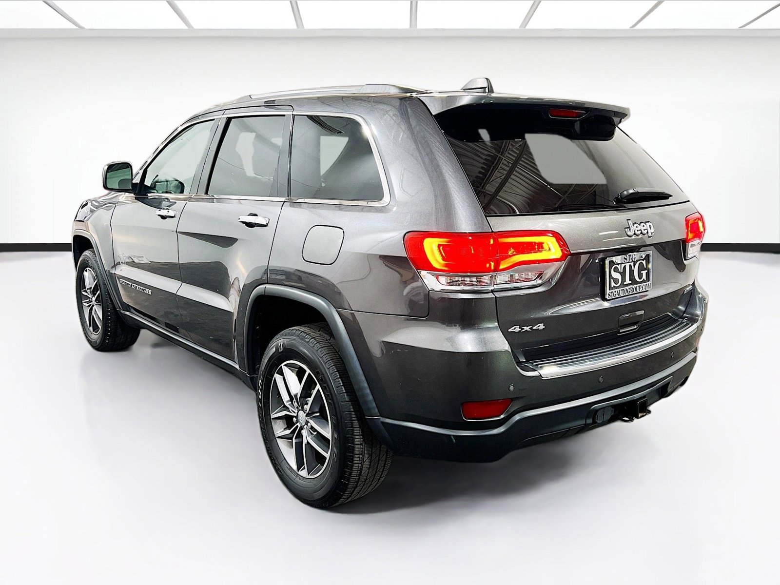 Used 2017 Jeep Grand Cherokee Limited AWD/4WD image 6