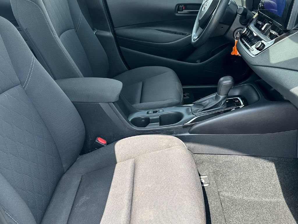 Certified 2025 Toyota Corolla LE FWD image 21