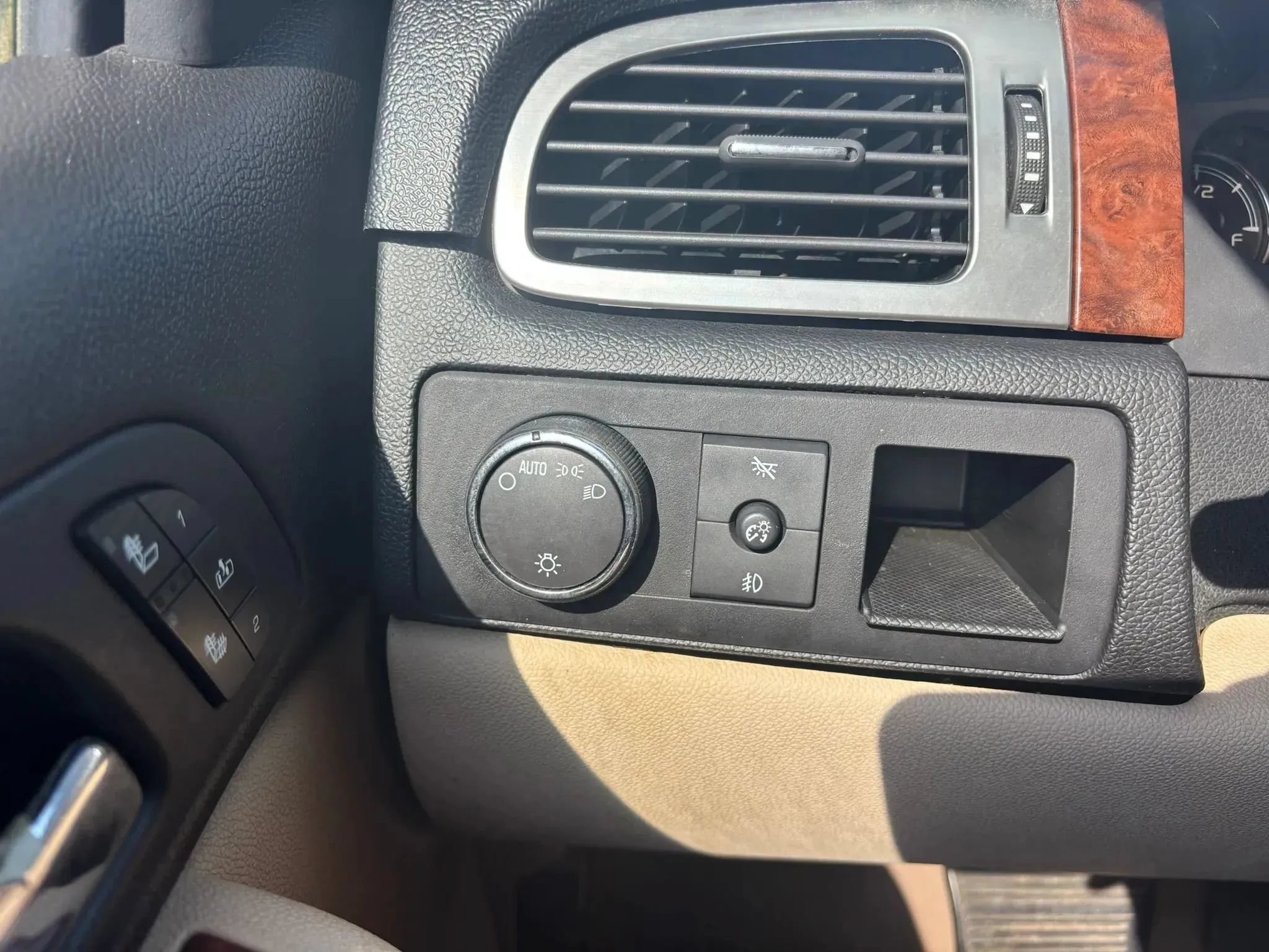 Used 2007 Chevrolet Avalanche LTZ w/ LTZ Preferred Equipment Group RWD image 10