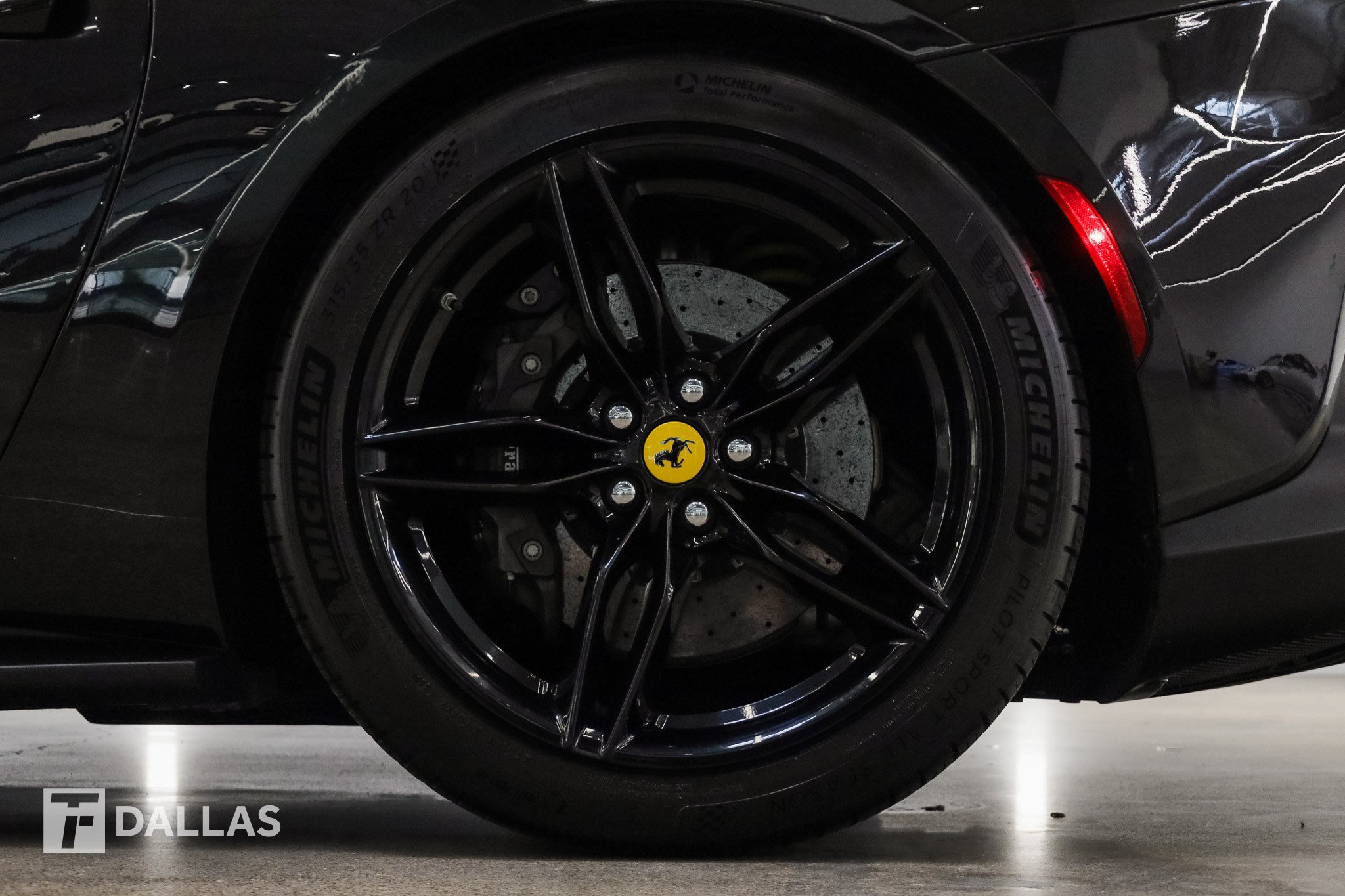 Used 2018 Ferrari 812 Superfast RWD image 7