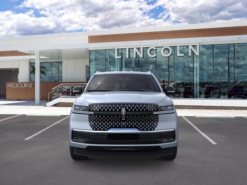New 2026 Lincoln Navigator L Premier AWD/4WD image 6
