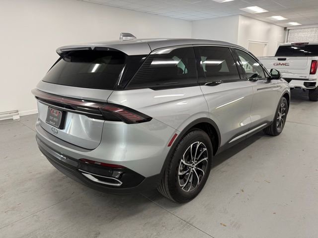 Used 2025 Lincoln Nautilus Premier w/ Equipment Group 102A image 6