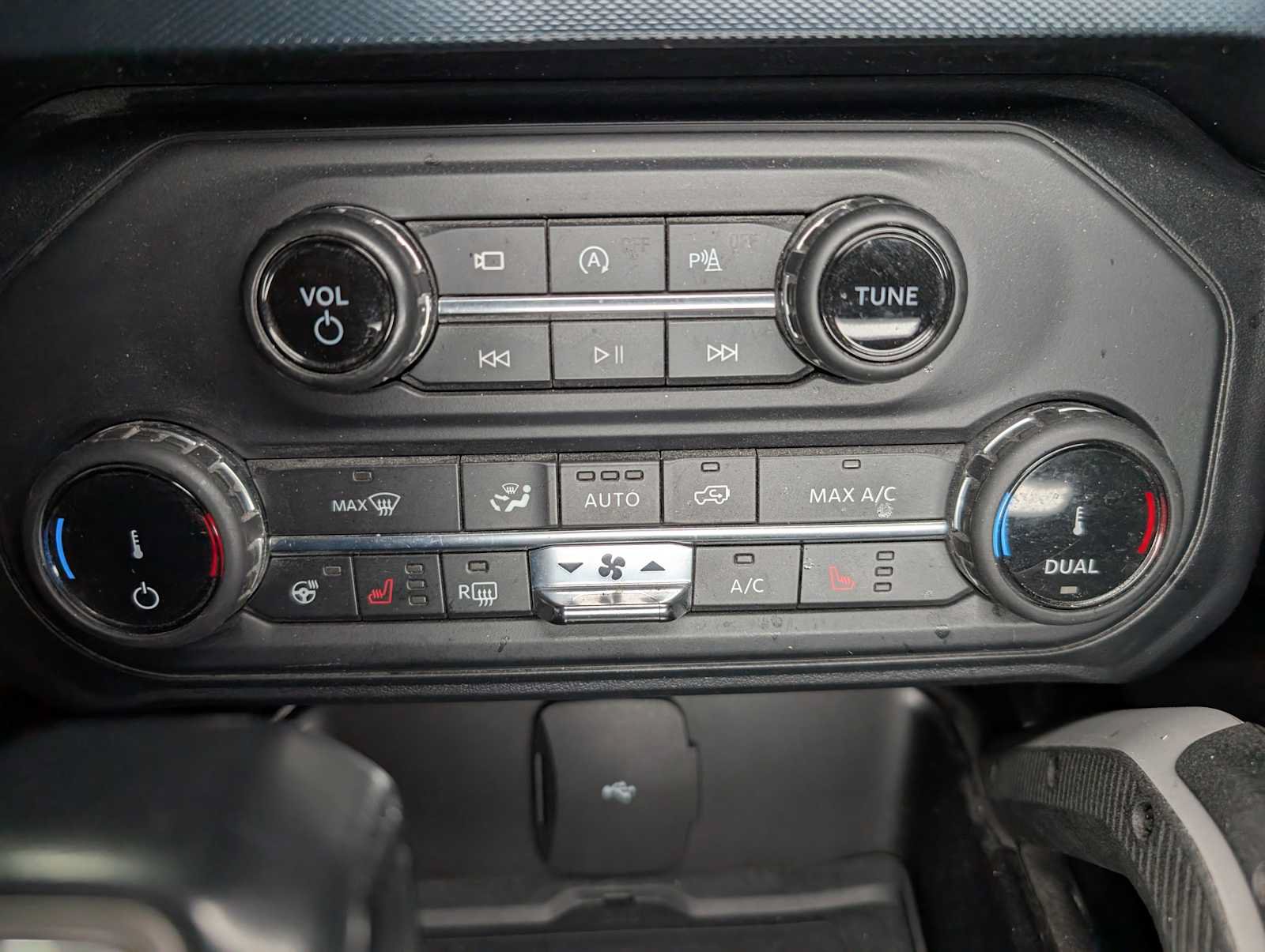 Used 2022 Ford Bronco Outer Banks AWD/4WD image 32