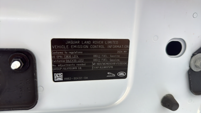 Used 2024 Land Rover Defender 130 X-Dynamic SE AWD/4WD image 29