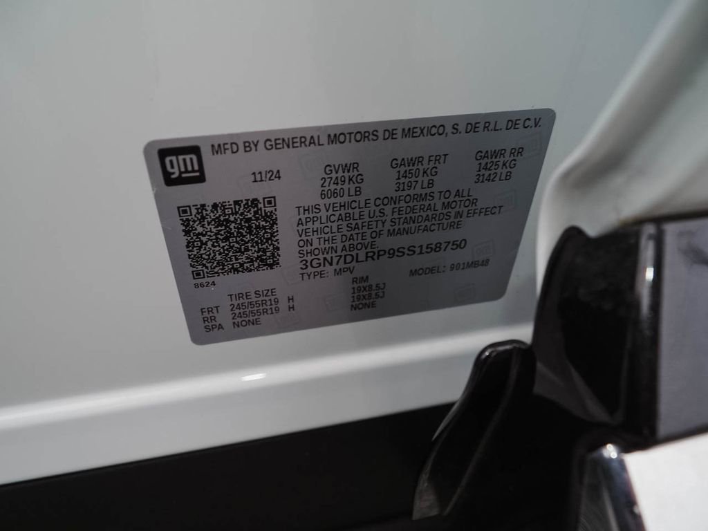 Used 2025 Chevrolet Equinox EV LT w/ Convenience Package FWD image 37