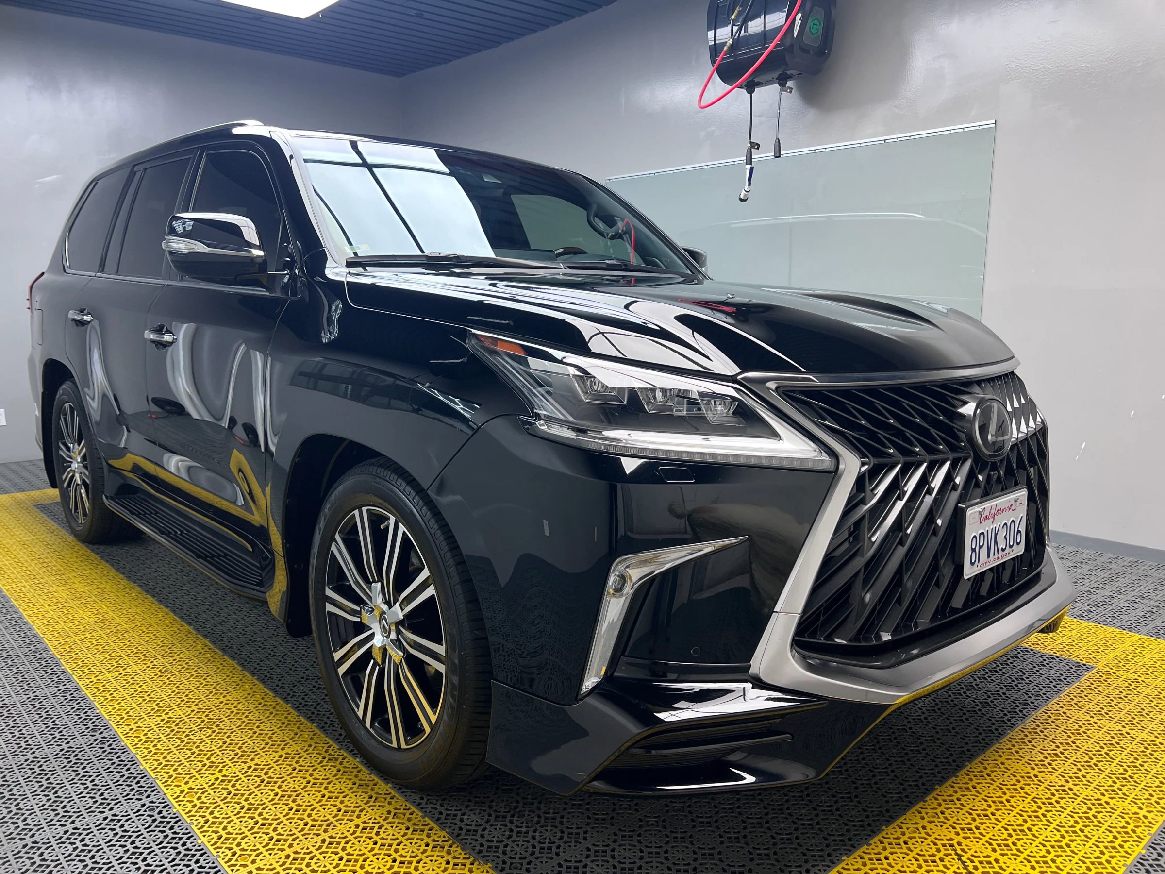 Used 2020 Lexus LX 570 4WD w/ 3rd Row & Luxury Pkg