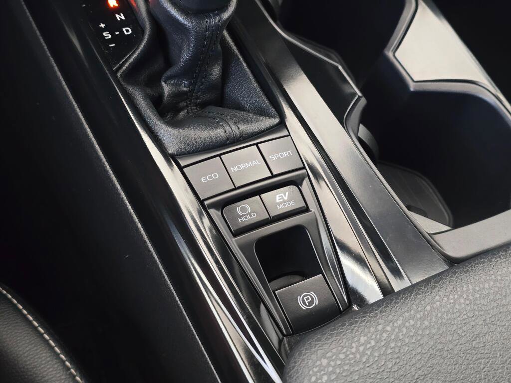 Used 2025 Toyota Camry SE image 33