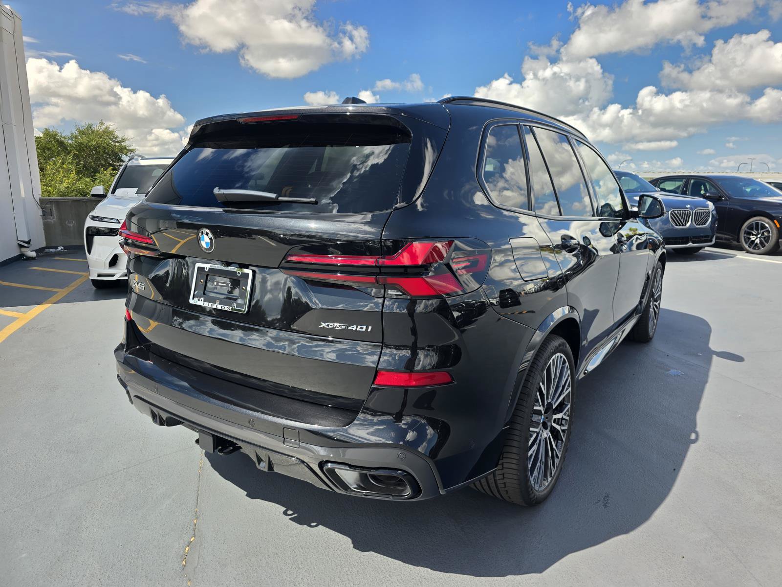 New 2026 BMW X5 xDrive40i w/ M Sport Package AWD/4WD image 3
