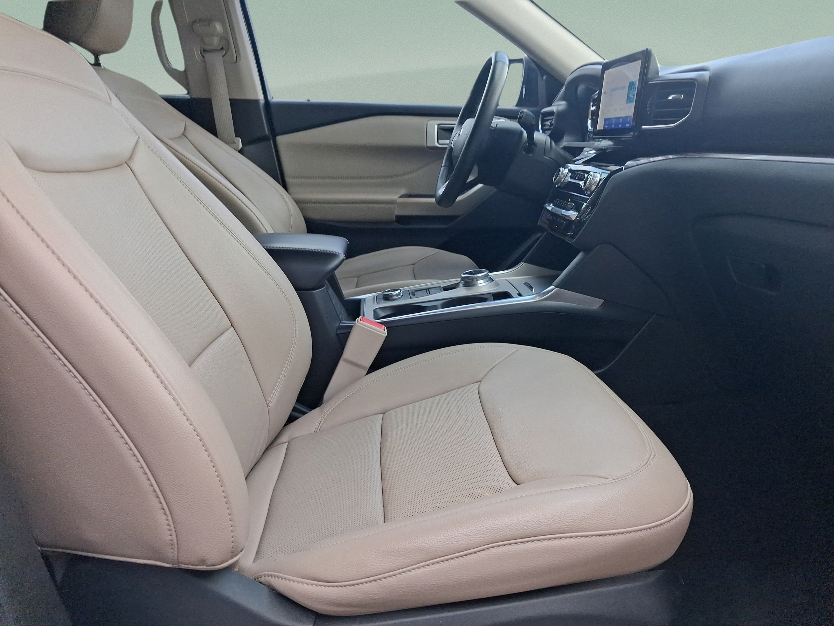 Used 2023 Ford Explorer Limited w/ Hybrid Equipment Group 310A AWD/4WD image 31