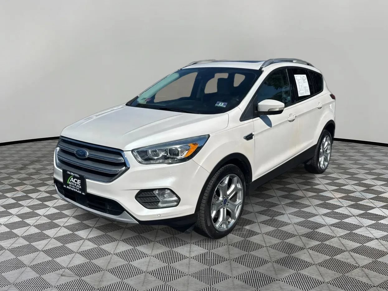 Used 2017 Ford Escape Titanium w/ Equipment Group 301A FWD image 2