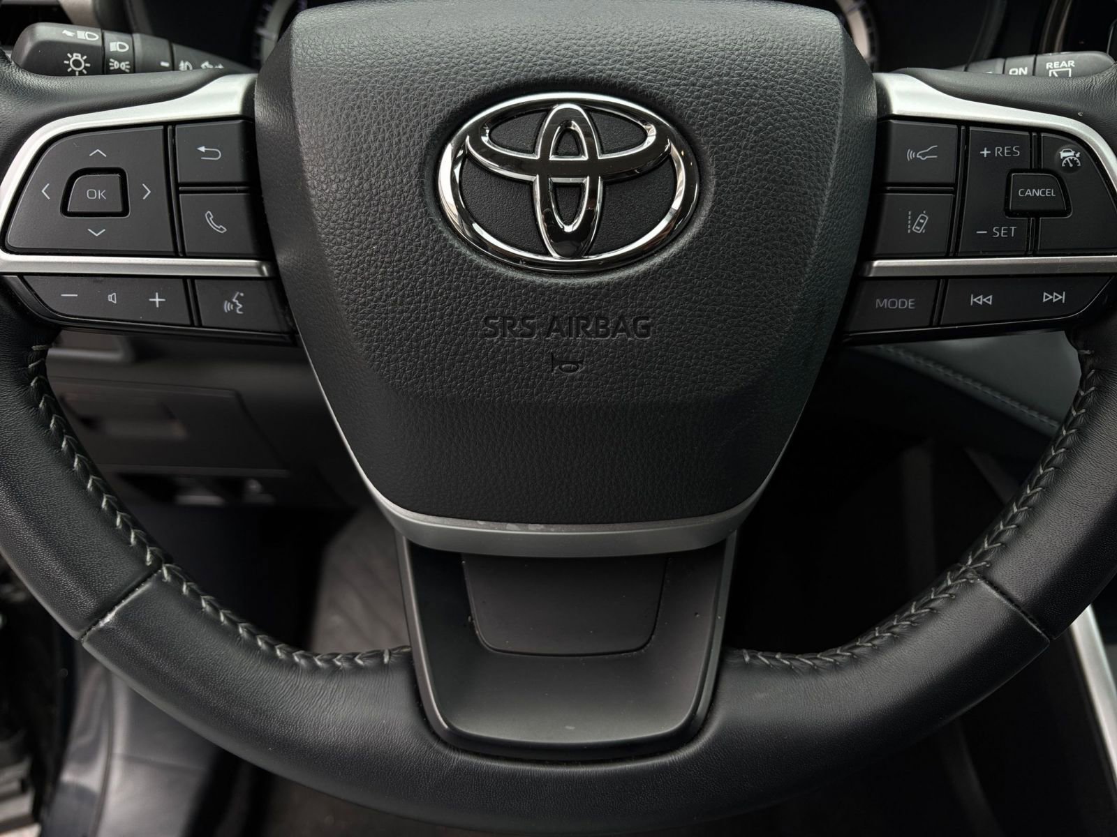 Used 2025 Toyota Highlander LE image 34