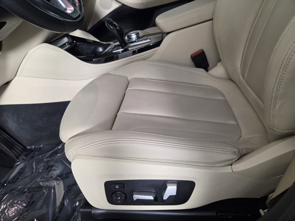 Used 2021 BMW X4 xDrive30i w/ Convenience Package AWD/4WD image 11