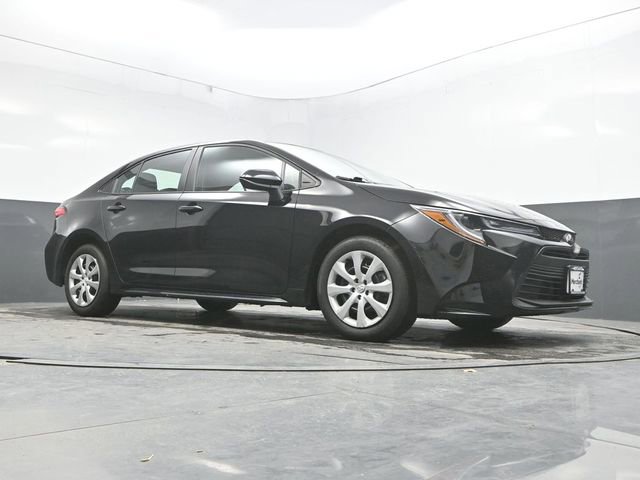 Used 2025 Toyota Corolla LE FWD image 17