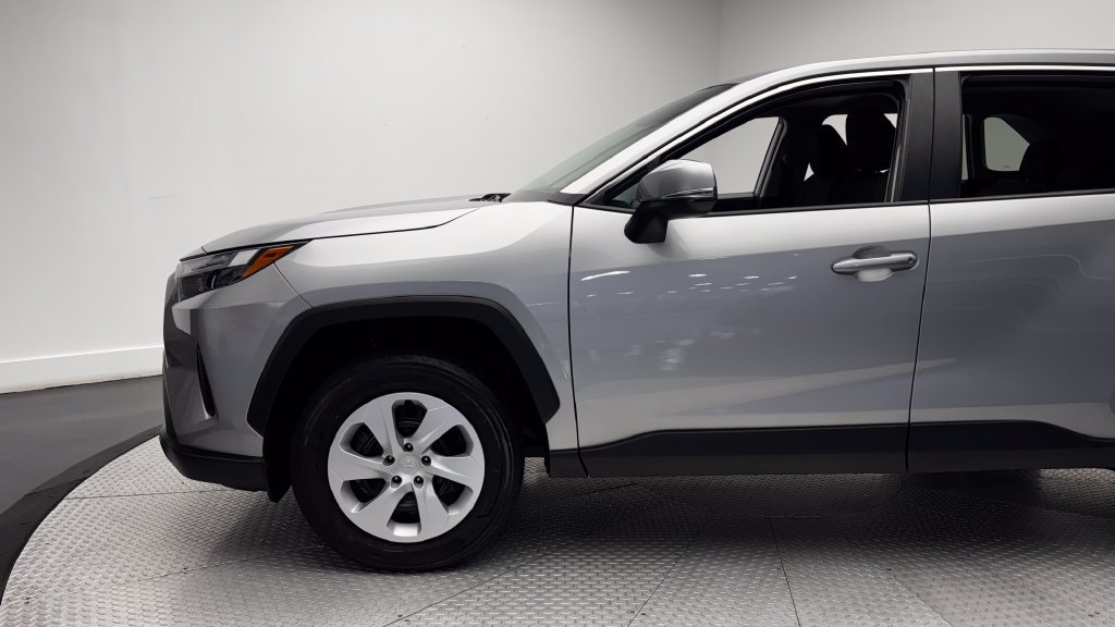 Certified 2025 Toyota RAV4 LE FWD image 5