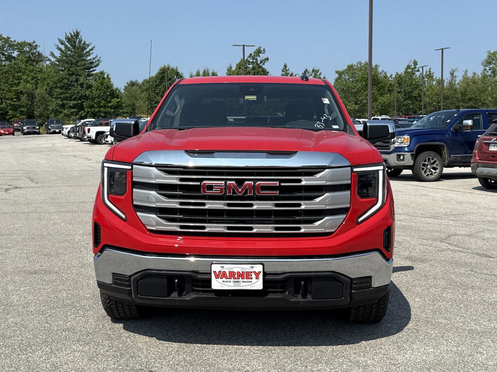 New 2025 GMC Sierra 1500 SLE image 2