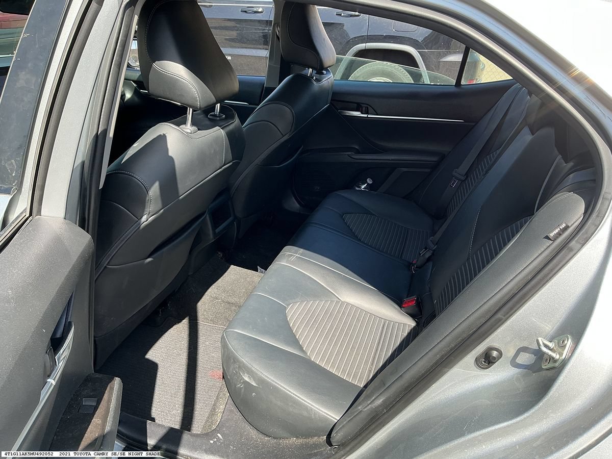 Used 2021 Toyota Camry SE FWD image 9