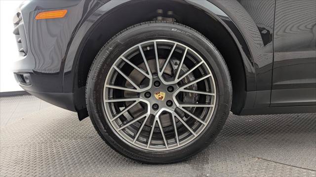 Used 2023 Porsche Cayenne Platinum Edition AWD/4WD image 27