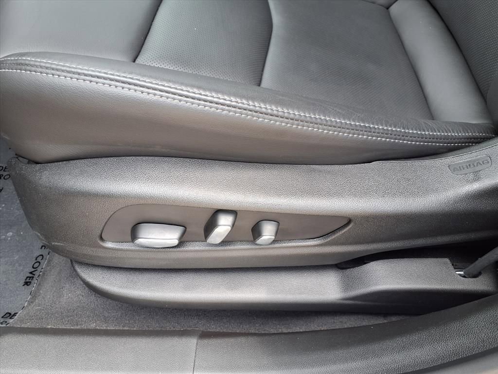 Used 2025 Cadillac XT6 Premium Luxury FWD image 21