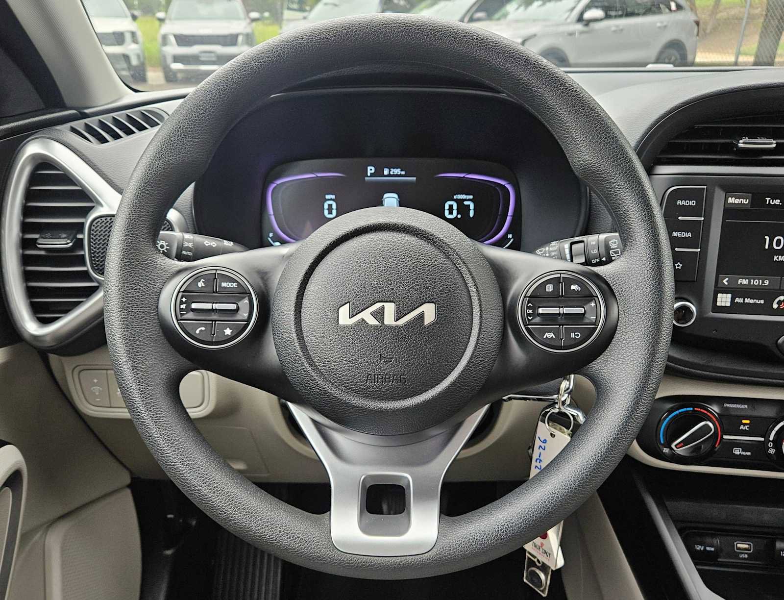 Certified 2025 Kia Soul LX w/ LX Technology Package FWD image 21