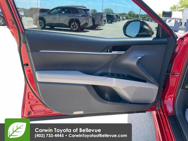Used 2019 Toyota Camry SE w/ Convenience Package FWD image 18