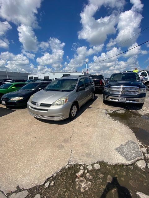 Used 2005 Toyota Sienna CE FWD image 2