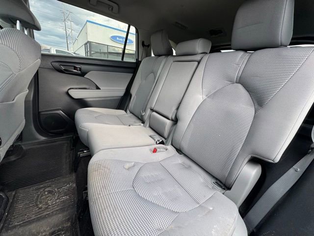 Used 2023 Toyota Highlander LE image 13