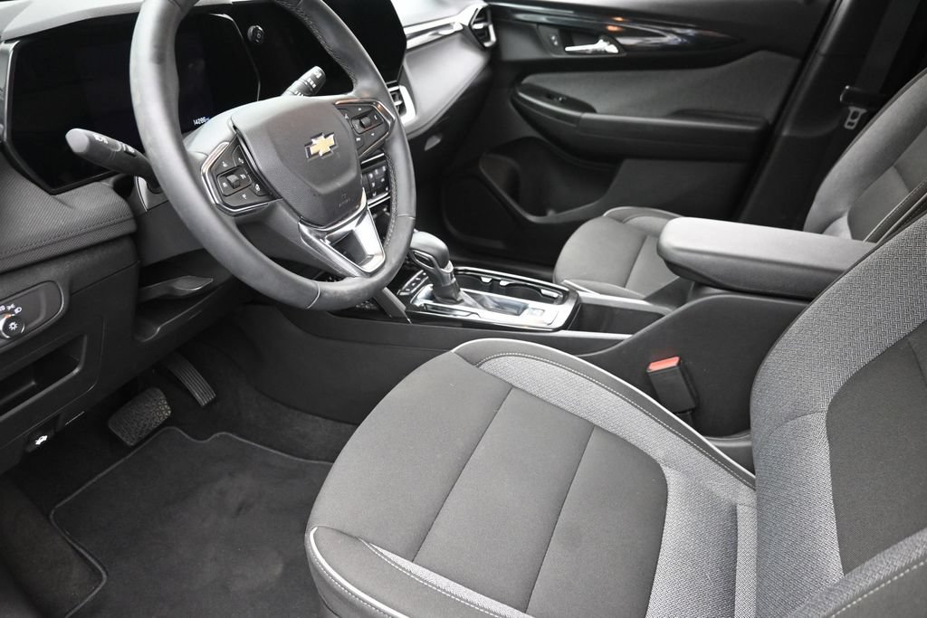 Used 2024 Chevrolet TrailBlazer LT w/ LT Cold Weather Package FWD image 16