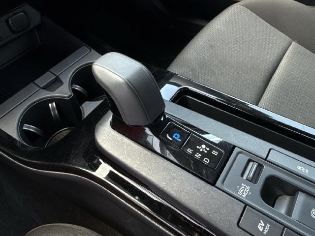 Used 2025 Toyota Prius LE FWD image 19