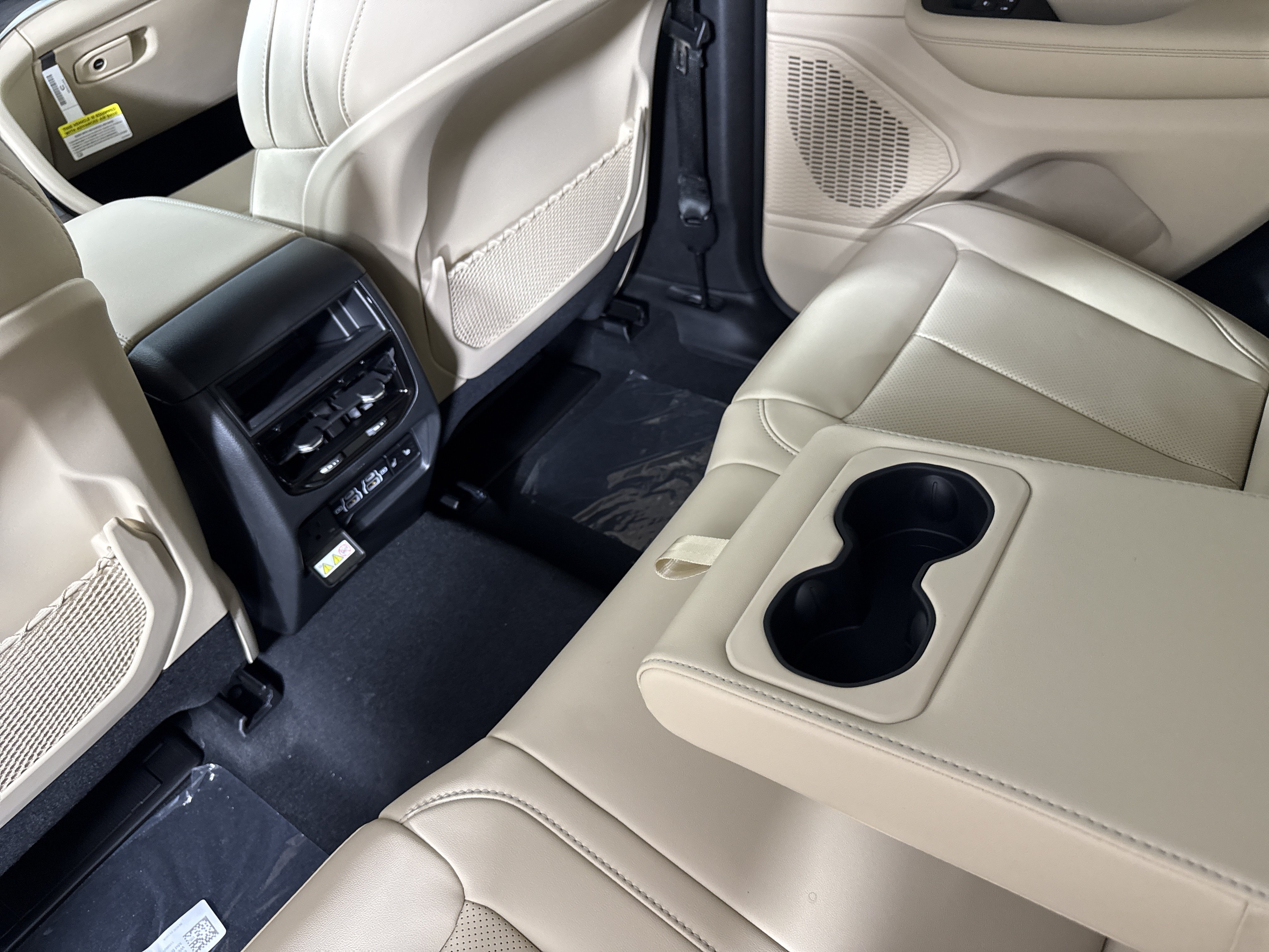 New 2025 Jeep Grand Cherokee Limited w/ Luxury Tech Group II AWD/4WD image 21