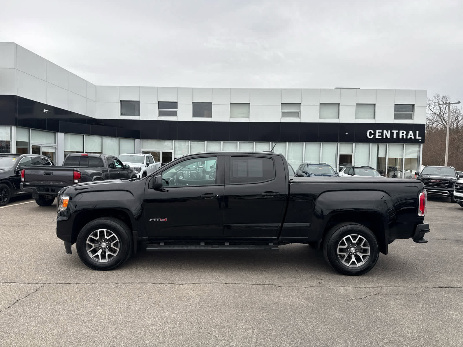 Certified 2022 GMC Canyon AT4 image 2